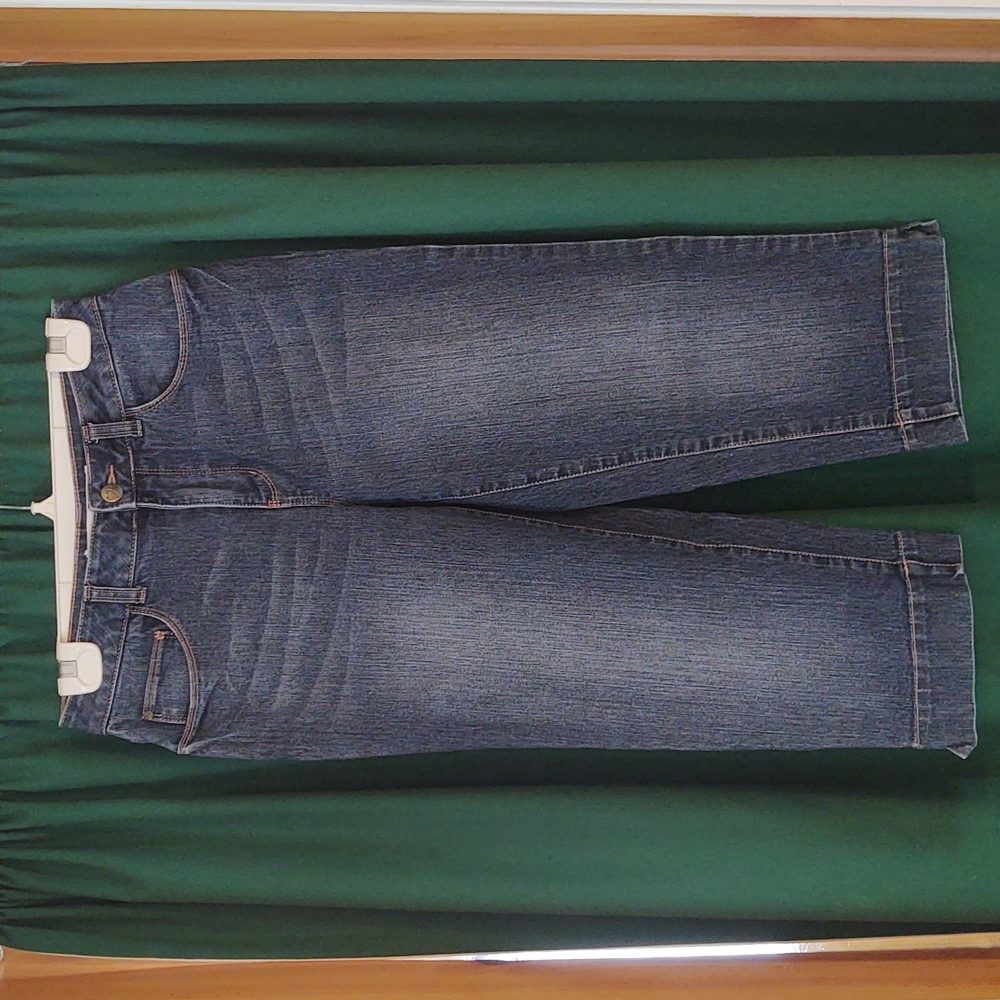 Fashion Bug High Waist Wider Leg Vented Hem Dark Wash Capri Jeans 6